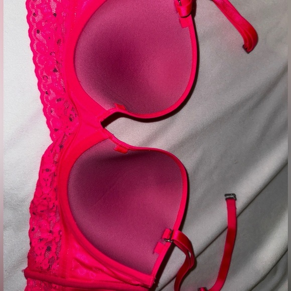 VS hot pink bra - Picture 4 of 5